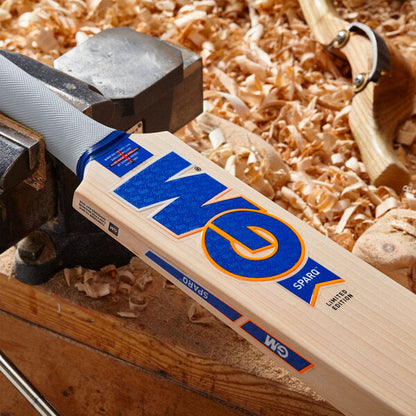 GM SPARQ 404 Cricket Bat - Acad