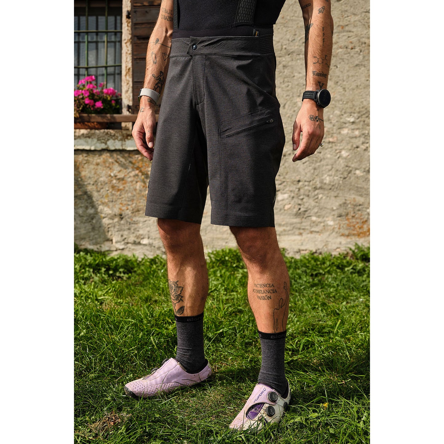 Giordana Beyond Gravel Overshorts with Button Fly - Dark Grey